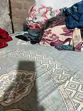 Snapshot of POOJACOUPLE chatting on November 12, 2025, 8:18 am POOJACOUPLE online show from November 12, 2025, 8:18 am