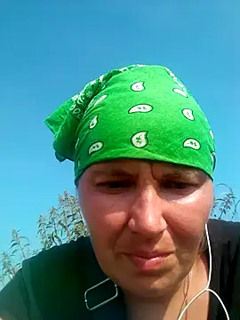 Snapshot of Romashka33011 chatting on July 1, 2026, 1:55 pm Romashka33011 online show from July 1, 2026, 1:55 pm
