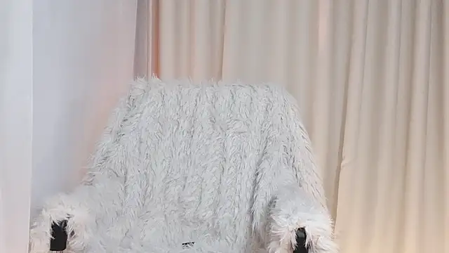 Vessi-babe online show from December 14, 2025, 1:17 pm