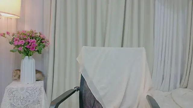 Snapshot of Vessi-babe chatting on June 9, 2026, 2:29 pm Vessi-babe online show from June 9, 2026, 2:29 pm