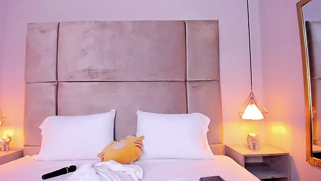 isabel sofiaa online show from September 21, 2025, 3:44 am