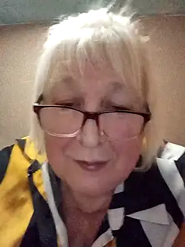 Snapshot of Alexia64231 chatting on October 31, 2025, 3:19 pm Alexia64231 online show from October 31, 2025, 3:19 pm