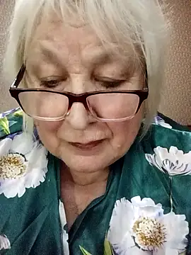 Snapshot of Alexia64231 chatting on November 25, 2025, 5:02 pm Alexia64231 online show from November 25, 2025, 5:02 pm