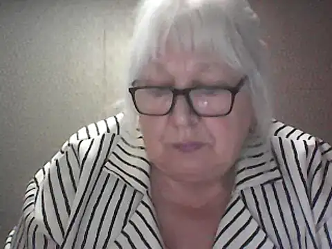 Snapshot of Alexia64231 chatting on April 15, 2026, 3:49 pm Alexia64231 online show from April 15, 2026, 3:49 pm