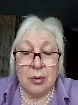 Snapshot of Alexia64231 chatting on November 17, 2025, 7:12 am Alexia64231 online show from November 17, 2025, 7:12 am