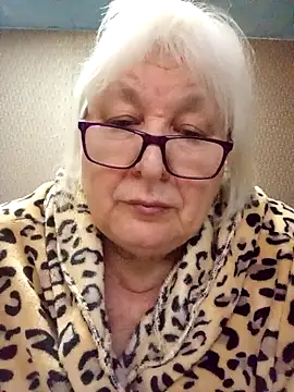 Snapshot of Alexia64231 chatting on November 30, 2025, 2:01 am Alexia64231 online show from November 30, 2025, 2:01 am