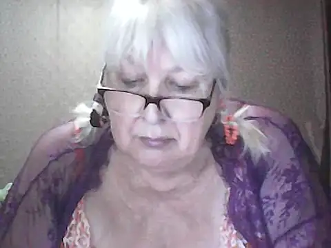 Snapshot of Alexia64231 chatting on May 19, 2026, 1:56 am Alexia64231 online show from May 19, 2026, 1:56 am