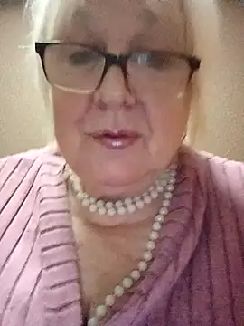 Snapshot of Alexia64231 chatting on November 6, 2025, 4:11 pm Alexia64231 online show from November 6, 2025, 4:11 pm