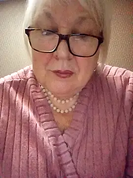 Snapshot of Alexia64231 chatting on November 9, 2025, 10:47 pm Alexia64231 online show from November 9, 2025, 10:47 pm