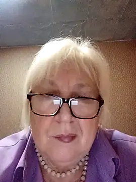 Snapshot of Alexia64231 chatting on November 6, 2025, 4:05 am Alexia64231 online show from November 6, 2025, 4:05 am