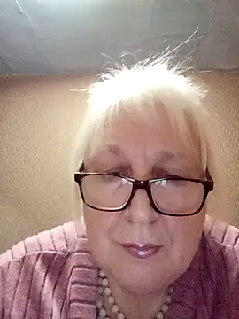 Snapshot of Alexia64231 chatting on November 7, 2025, 4:44 pm Alexia64231 online show from November 7, 2025, 4:44 pm