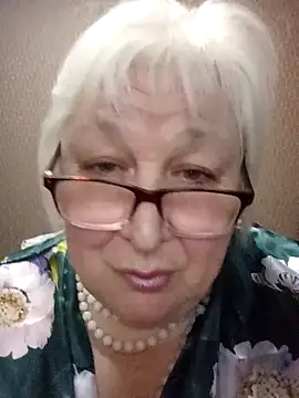 Snapshot of Alexia64231 chatting on November 17, 2025, 7:18 pm Alexia64231 online show from November 17, 2025, 7:18 pm