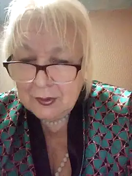 Snapshot of Alexia64231 chatting on November 1, 2025, 3:35 am Alexia64231 online show from November 1, 2025, 3:35 am