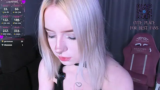 godlikegirlyy online show from March 17, 2026, 3:15 pm