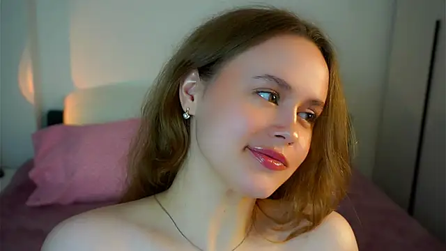 SusannaScholler online show from October 17, 2025, 6:43 pm