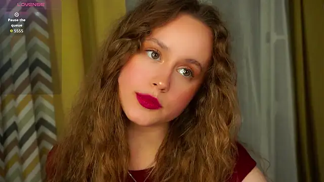 SusannaScholler online show from September 20, 2025, 5:07 pm