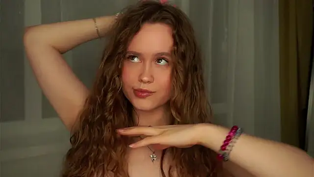 SusannaScholler online show from September 27, 2025, 6:14 pm