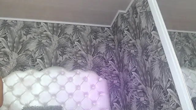 RylieRoss online show from November 8, 2025, 1:14 pm