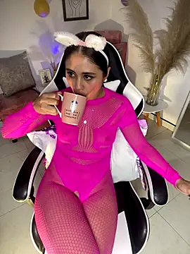 Snapshot of LuluMonroe_Eup chatting on December 20, 2025, 3:53 am LuluMonroe Eup online show from December 20, 2025, 3:53 am