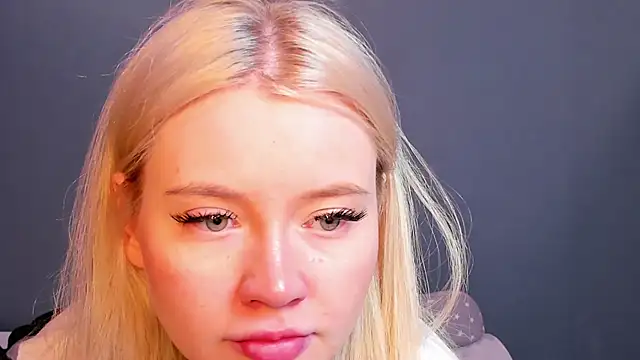 Lillie Berry online show from April 15, 2026, 4:29 am