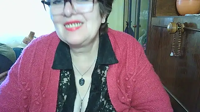 Snapshot of VeronicaGold511 chatting on April 24, 2026, 7:10 am VeronicaGold511 online show from April 24, 2026, 7:10 am