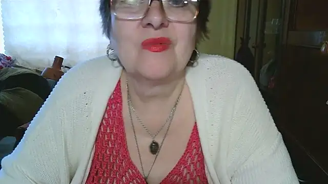 Snapshot of VeronicaGold511 chatting on May 5, 2026, 6:38 am VeronicaGold511 online show from May 5, 2026, 6:38 am