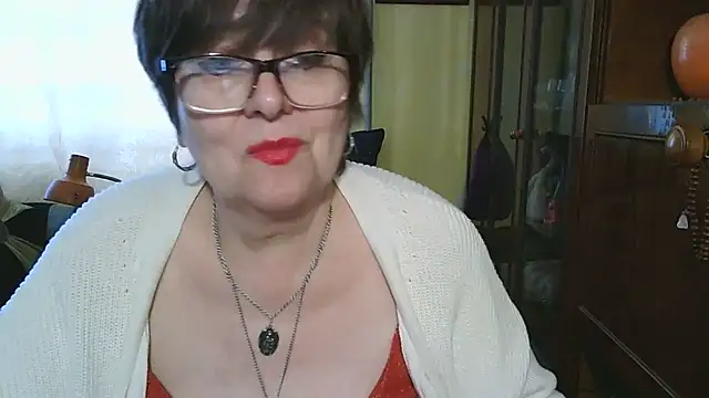 Snapshot of VeronicaGold511 chatting on May 16, 2026, 10:47 am VeronicaGold511 online show from May 16, 2026, 10:47 am