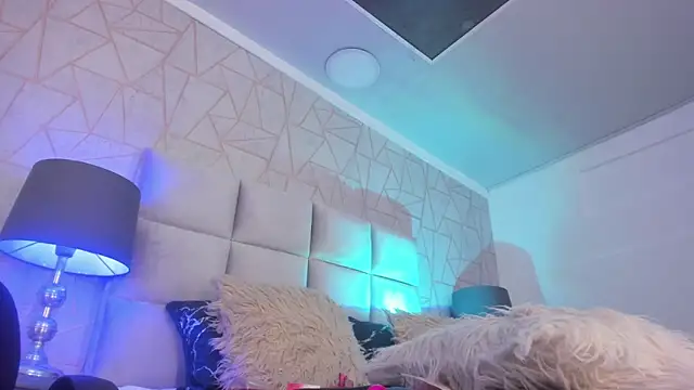 Snapshot of Yara_Bliss_ chatting on December 13, 2025, 8:04 pm Yara Bliss online show from December 13, 2025, 8:04 pm