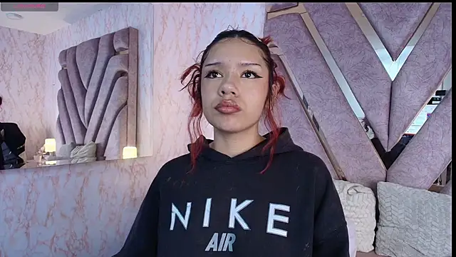 Snapshot of redd_pandaa chatting on December 23, 2025, 2:33 am redd pandaa online show from December 23, 2025, 2:33 am