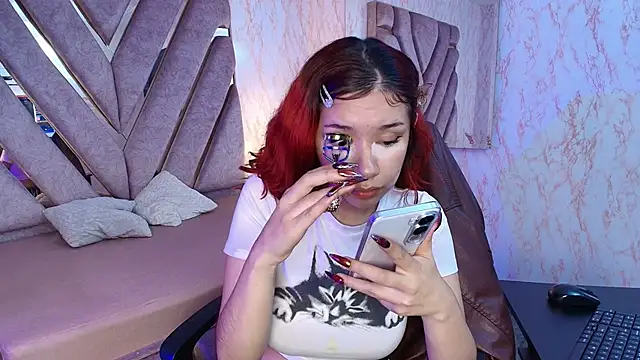 Snapshot of redd_pandaa chatting on April 24, 2026, 4:25 am redd pandaa online show from April 24, 2026, 4:25 am