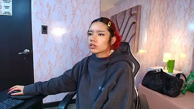 Snapshot of redd_pandaa chatting on February 1, 2026, 3:27 am redd pandaa online show from February 1, 2026, 3:27 am