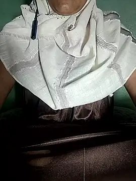 Hotty-Monaa online show from November 12, 2025, 5:06 pm