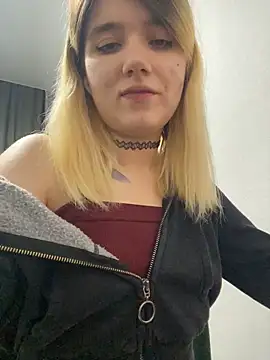 Snapshot of Cherry___Blossom chatting on April 1, 2026, 2:36 pm Cherry Blossom online show from April 1, 2026, 2:36 pm