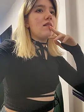 Snapshot of Cherry___Blossom chatting on March 6, 2026, 8:09 am Cherry Blossom online show from March 6, 2026, 8:09 am