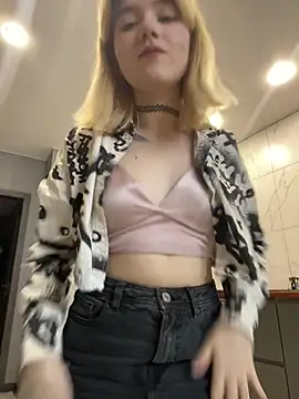 Snapshot of Cherry___Blossom chatting on December 18, 2025, 9:14 am Cherry Blossom online show from December 18, 2025, 9:14 am