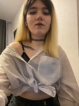 Snapshot of Cherry___Blossom chatting on April 13, 2026, 2:32 pm Cherry Blossom online show from April 13, 2026, 2:32 pm