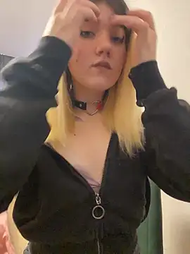 Snapshot of Cherry___Blossom chatting on April 15, 2026, 10:54 am Cherry Blossom online show from April 15, 2026, 10:54 am