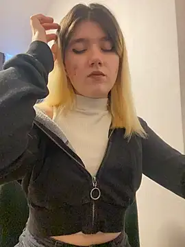 Snapshot of Cherry___Blossom chatting on April 16, 2026, 6:58 am Cherry Blossom online show from April 16, 2026, 6:58 am