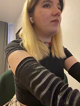 Snapshot of Cherry___Blossom chatting on April 10, 2026, 12:45 pm Cherry Blossom online show from April 10, 2026, 12:45 pm