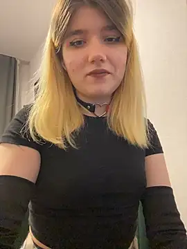 Snapshot of Cherry___Blossom chatting on April 9, 2026, 6:47 pm Cherry Blossom online show from April 9, 2026, 6:47 pm