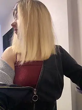 Snapshot of Cherry___Blossom chatting on March 10, 2026, 11:03 am Cherry Blossom online show from March 10, 2026, 11:03 am