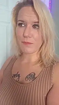 Snapshot of RhondaRump chatting on November 12, 2025, 5:39 pm RhondaRump online show from November 12, 2025, 5:39 pm