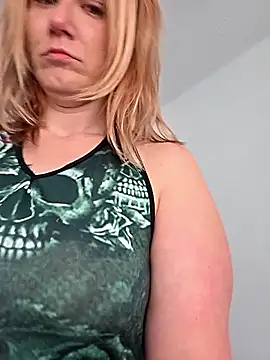 Snapshot of RhondaRump chatting on April 3, 2026, 12:55 pm RhondaRump online show from April 3, 2026, 12:55 pm