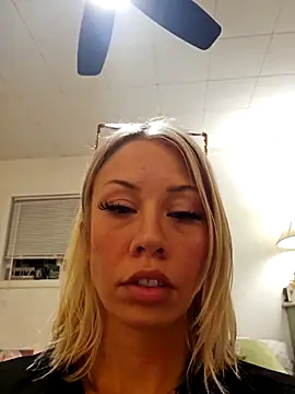 Snapshot of sunshinekissxo chatting on February 23, 2026, 2:57 am sunshinekissxo online show from February 23, 2026, 2:57 am