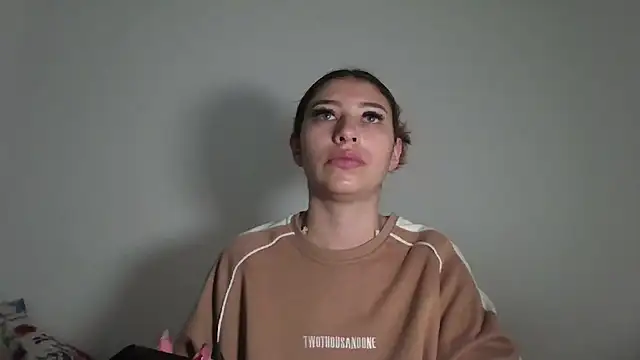 Snapshot of AriaBliss- chatting on November 9, 2025, 3:27 pm AriaBliss- online show from November 9, 2025, 3:27 pm