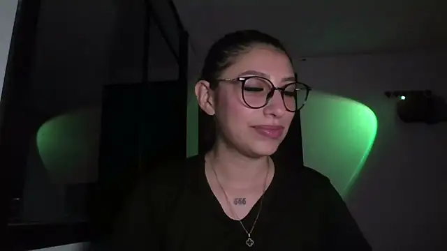 Snapshot of AriaBliss- chatting on November 11, 2025, 5:13 am AriaBliss- online show from November 11, 2025, 5:13 am