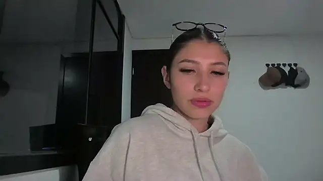 Snapshot of AriaBliss- chatting on November 10, 2025, 5:12 am AriaBliss- online show from November 10, 2025, 5:12 am
