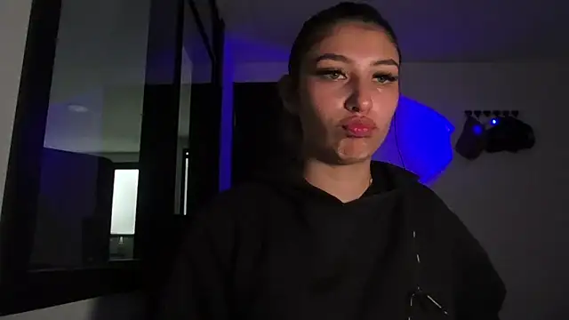 Snapshot of AriaBliss- chatting on November 13, 2025, 7:18 pm AriaBliss- online show from November 13, 2025, 7:18 pm