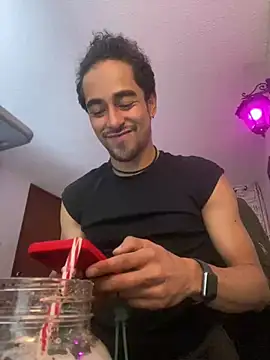 Snapshot of Oliver_11Ed chatting on April 2, 2026, 1:24 am Oliver 11Ed online show from April 2, 2026, 1:24 am