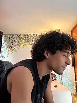 Snapshot of Oliver_11Ed chatting on January 5, 2026, 10:02 pm Oliver 11Ed online show from January 5, 2026, 10:02 pm